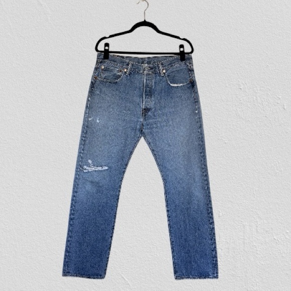 Levi’s 501 Jeans Distressed Ripped Straight Leg size 33x30 - Picture 1 of 7